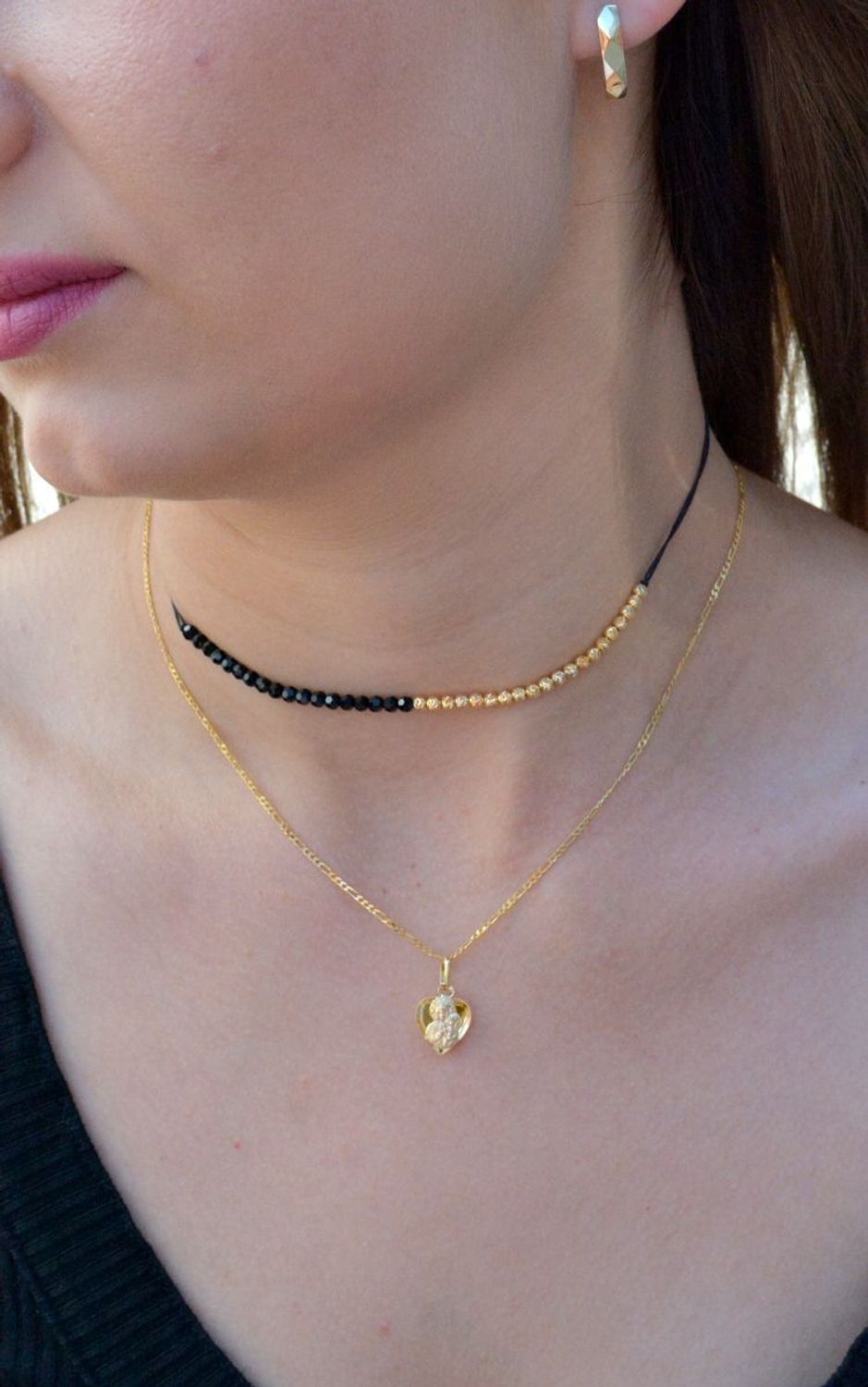 Złote kolczyki pr 333 grawerowane KL 11384 333 Złote kolczyki wykonane z dbałością o każdy szczegół i detal. Kolczyki zachowane w prostej formie, grawerowanej blaszki. Elegancka biżuteria posiada wygodne z.jpg